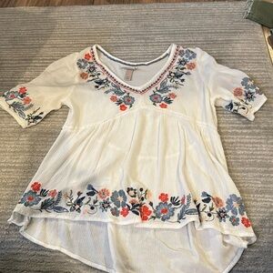 Knox Rose, boho shirt with floral accents, size XS